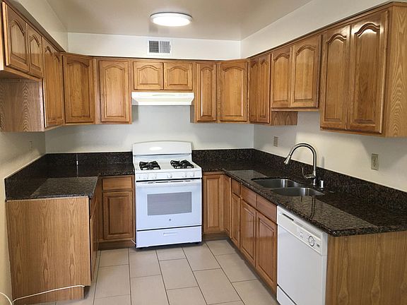 5th image of 634 E Cedar Ave #C