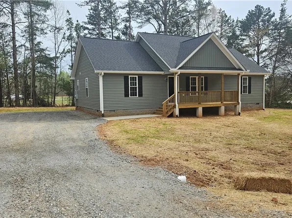 8361 S Amelia Ave, Amelia Court House, VA 23002