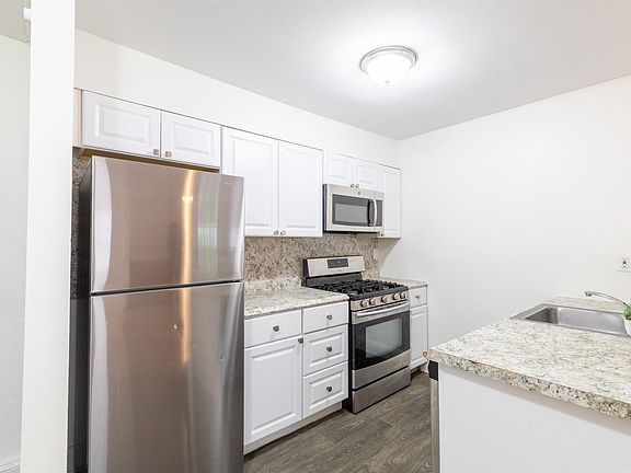 5th image of 700 N Franklin Blvd Unit 307
