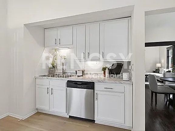 5th image of 3348 3rd Ave S