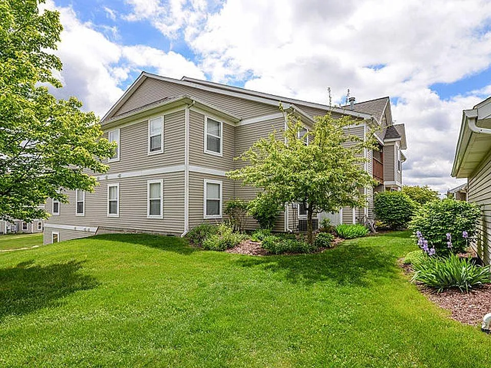 Building Photo - 1435 Millbrook Trl #164