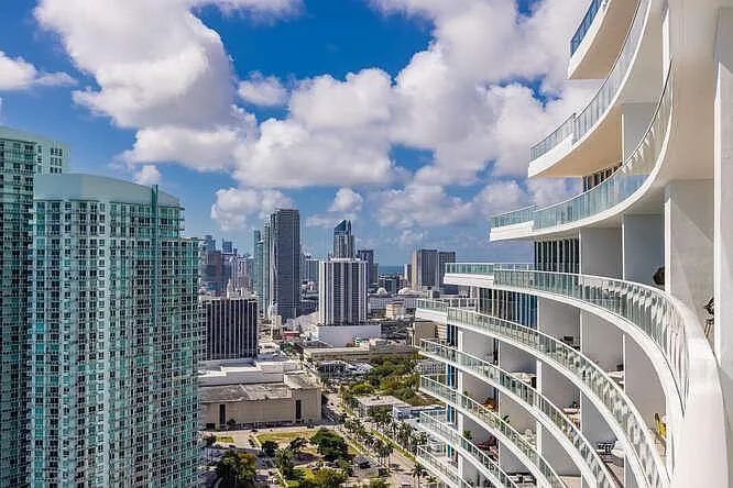 2020 N Bayshore Dr — Photo 4