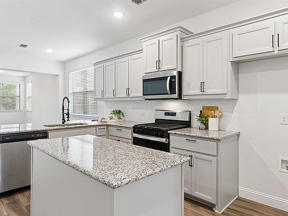 4th image of 310 Boston Dr