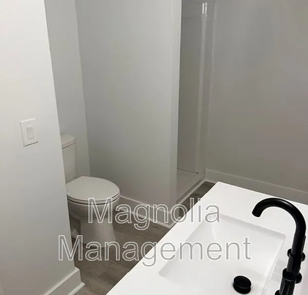 724 John St — Photo 8