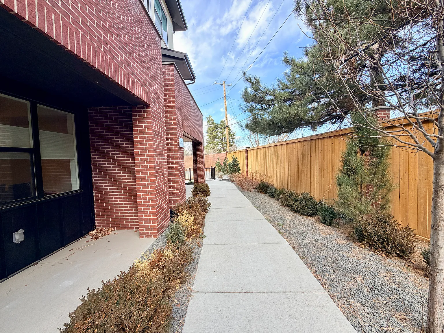 3 bed, 3.5 bath, 1812 sqft, $3,750 — Photo 4