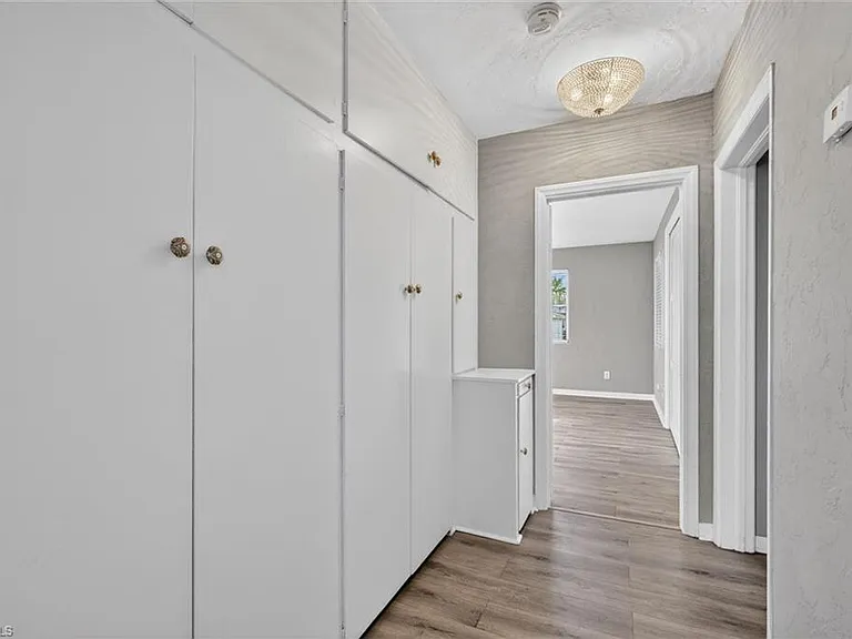 1420 Maravilla Ave — Photo 24