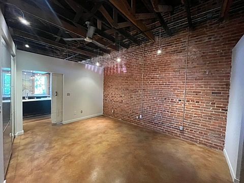 5th image of 111 E Chapel Hill St