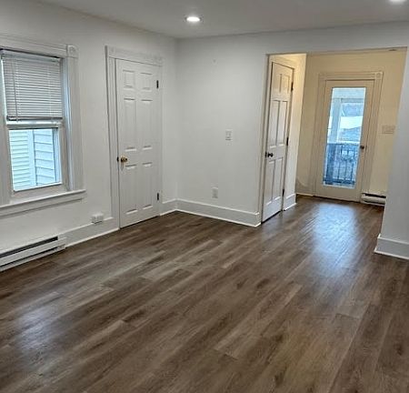3rd image of 252 Spring St