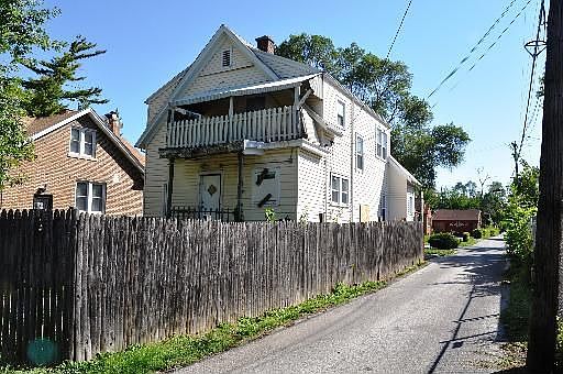 2nd image of 15032 Vine Ave