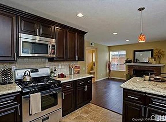 3rd image of 746 Foxwood Dr