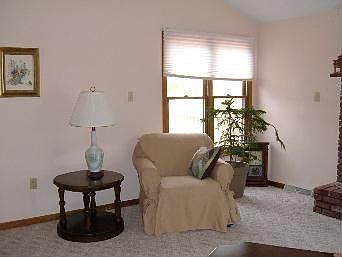 3rd image of 708 Shawn Dr