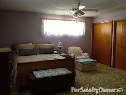 Master bedroom : Master approx. 18 x 18 with adjoining bath, 2 double closets