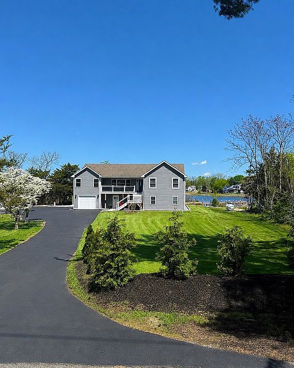 1st image of 68 Riverside Dr