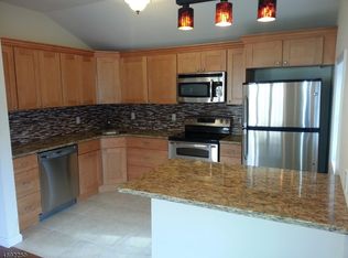 114 Glen Rd, Highland Lakes, NJ 07422