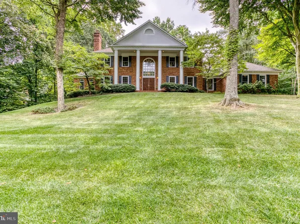 6023 Finchingfield Rd, Warrenton, VA 20187