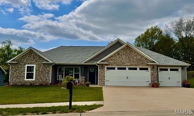 1st image of 921 Lochinvar Ln