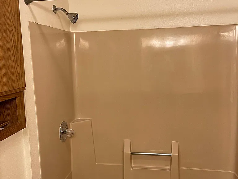 340 E Burlington St #2 — Photo 10