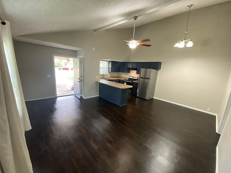 4811 Houghton Ave — Photo 1
