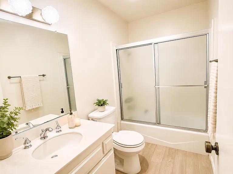 2nd Bathroom