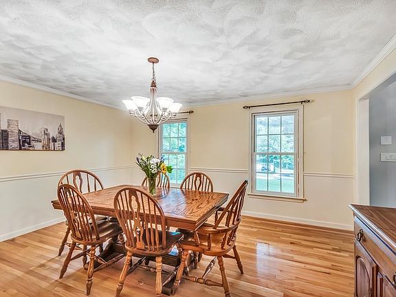 4th image of 9 McKenzie Ln