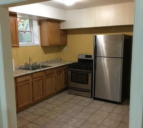 3rd image of 102 Circle Dr