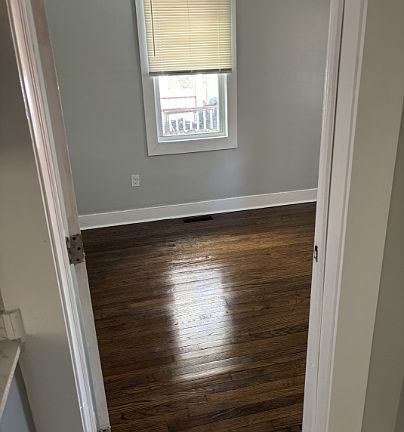 4th image of 237 Shelton Ave #1