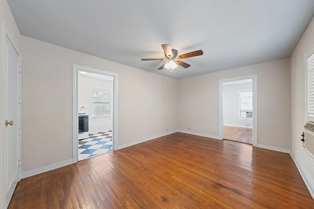 Charming 1-Bed Bungalow with Carport in Central San Antonio Cozy, Bright, and MoveIn Ready! — Photo 4