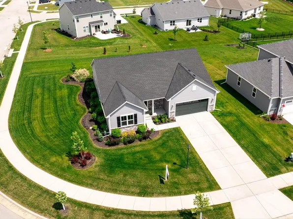 1143 Juniper LANE, Oconomowoc, WI 53066