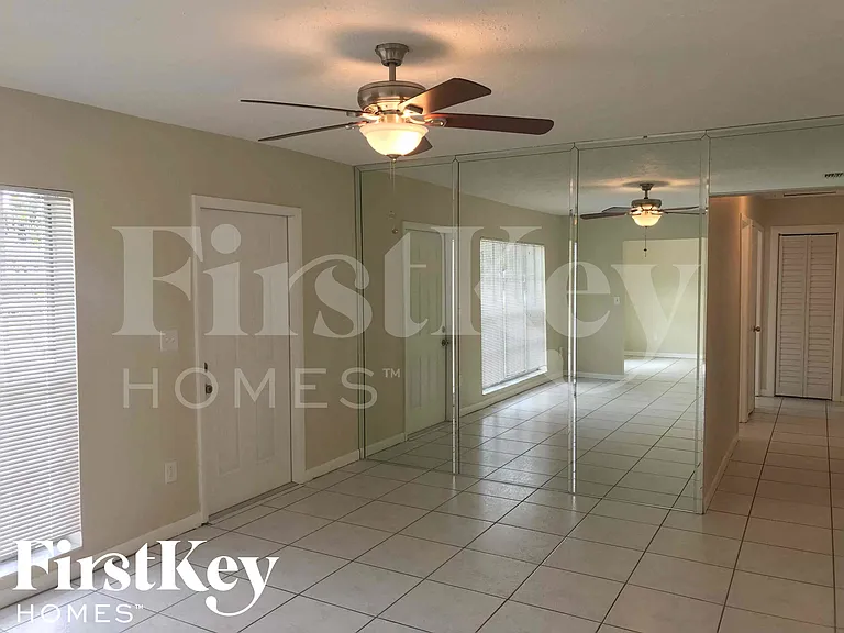 14202 SW 110th Ave — Photo 2