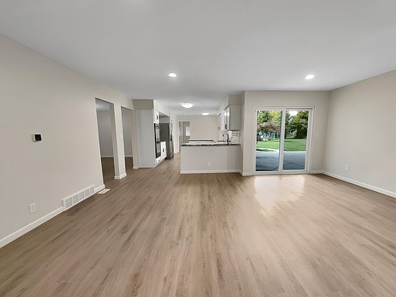 3rd image of 1050 W 72nd St