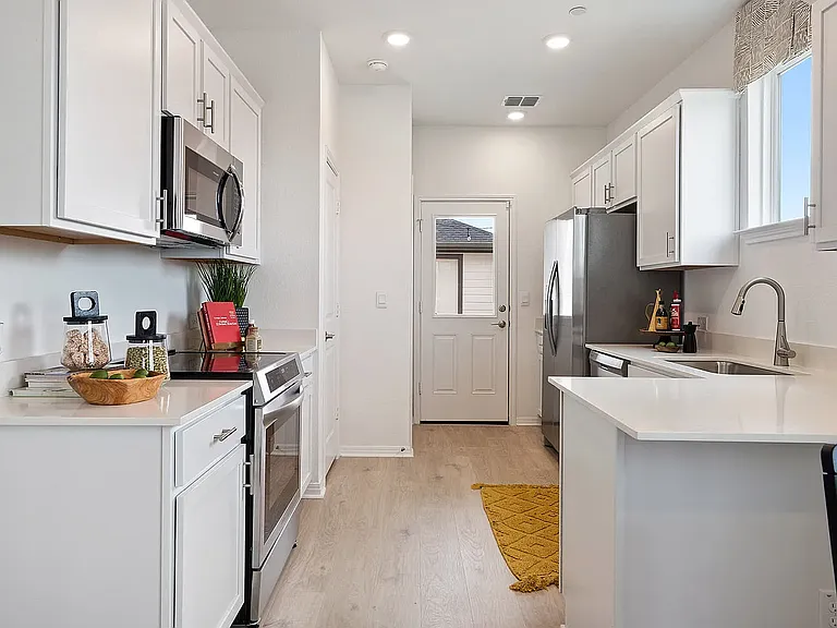2512 Violet Theo Ln — Photo 3