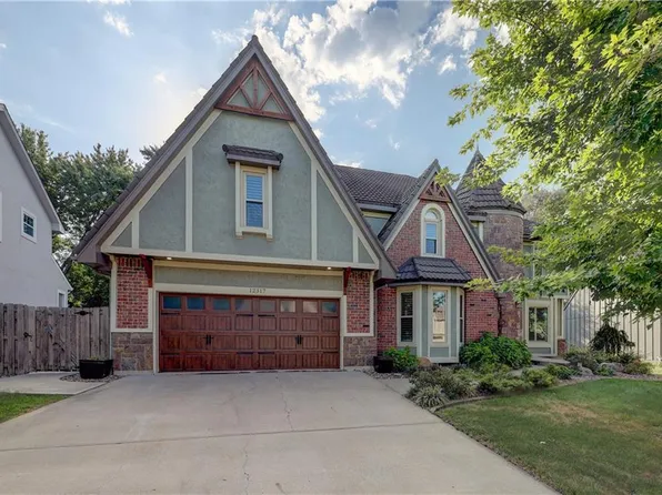 12317 Walmer St, Overland Park, KS 66209
