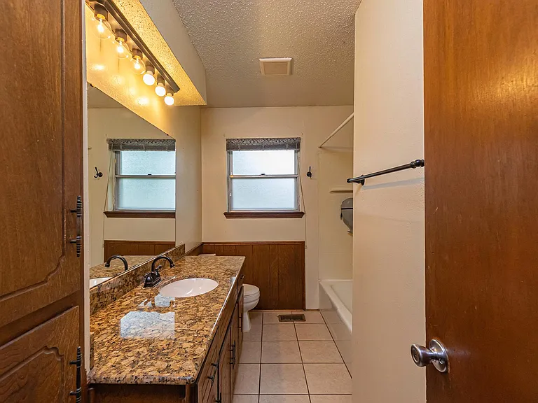 1105 Ridgeway Dr — Photo 9
