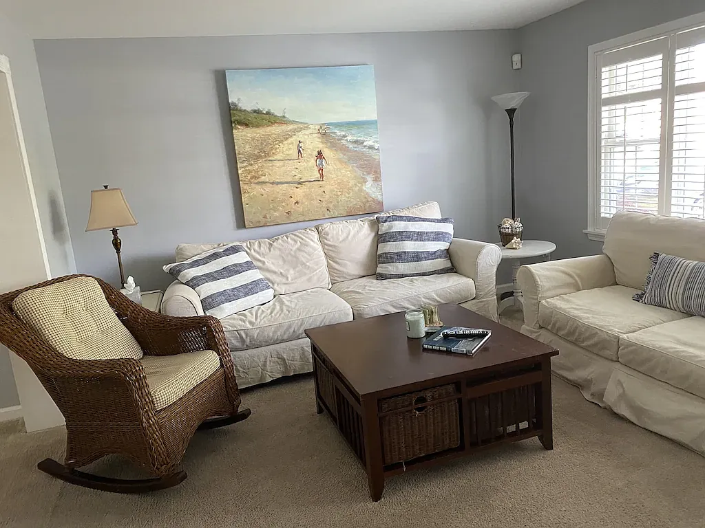 4 bed, 3.5 bath, 2200 sqft, $3,700 — Photo 2