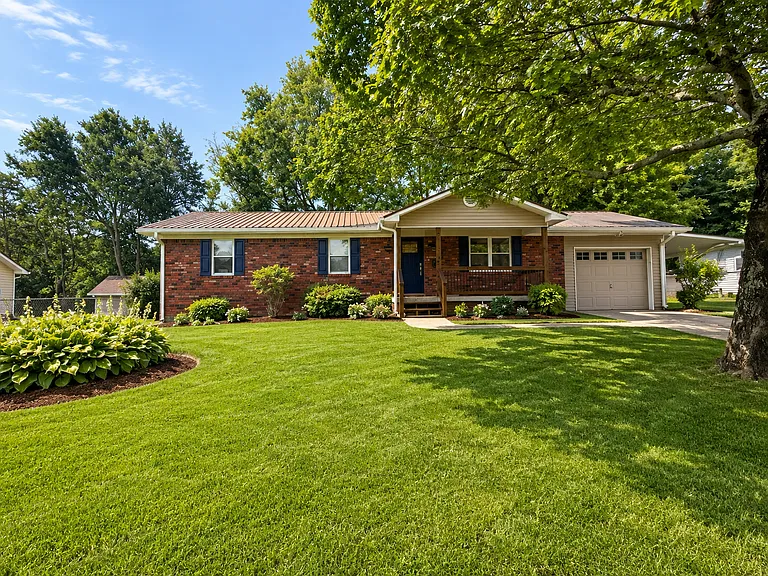 2360 Parkway Dr SE — Photo 1