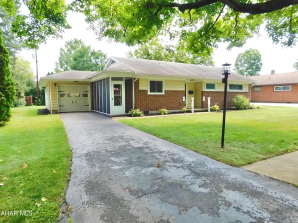 303 Washington Ave, Hollidaysburg, PA 16648