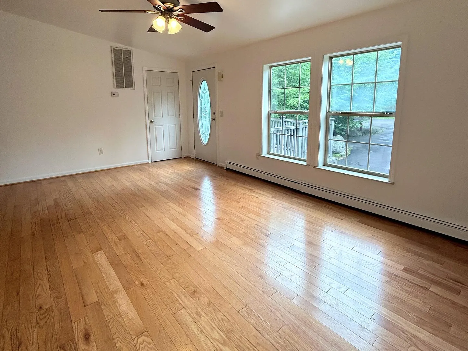 5 bed, 3.0 bath, 3453 sqft, $2,600 — Photo 3