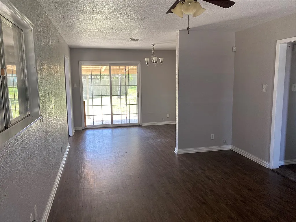 1233 Baywood Lane - 1 — Photo 2
