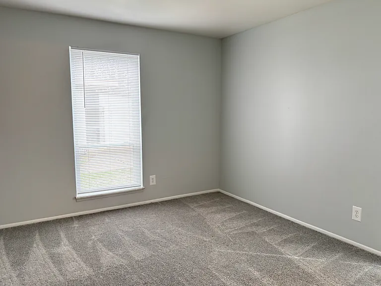 Embassy West Apartments — Photo 26
