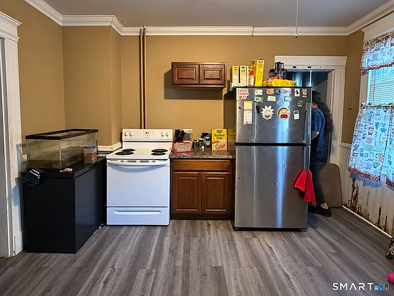 4th image of 15 Upson St