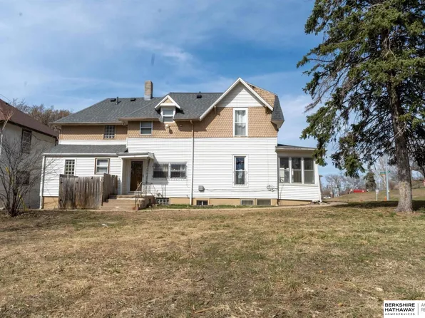 1124 N 40th St, Omaha, NE 68131