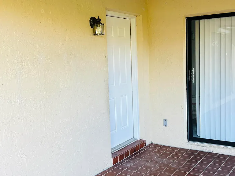 7482 Courtyard Run E #E — Photo 4