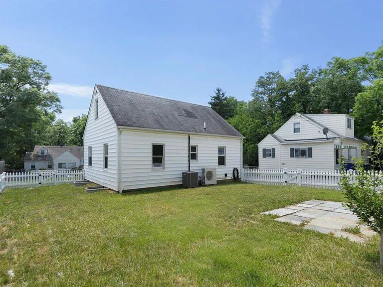 4810 Delaware St — Photo 4