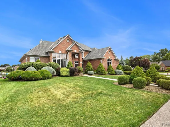 53527 Cherrywood Dr, Shelby Township, MI 48315