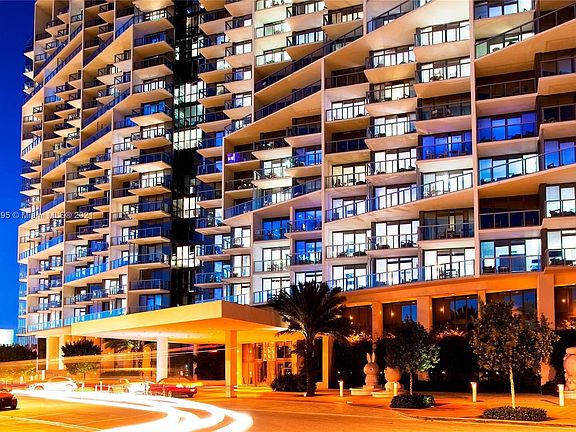 4th image of 2201 Collins Ave #1409
