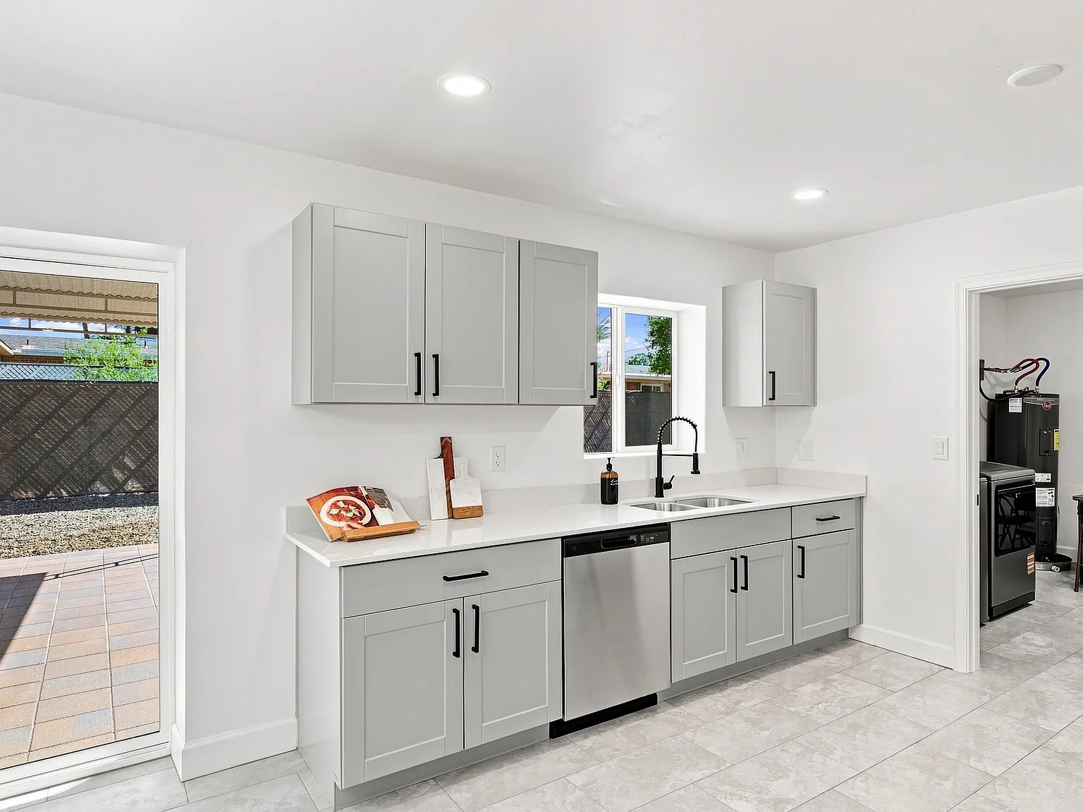 3 bed, 1356 sqft, $1,995 — Photo 3