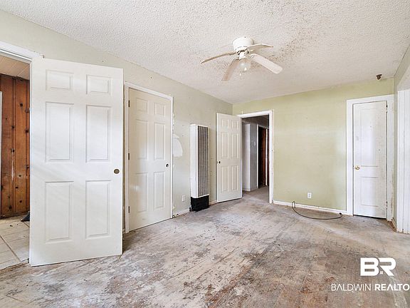 4th image of 5023 Santos Dr W