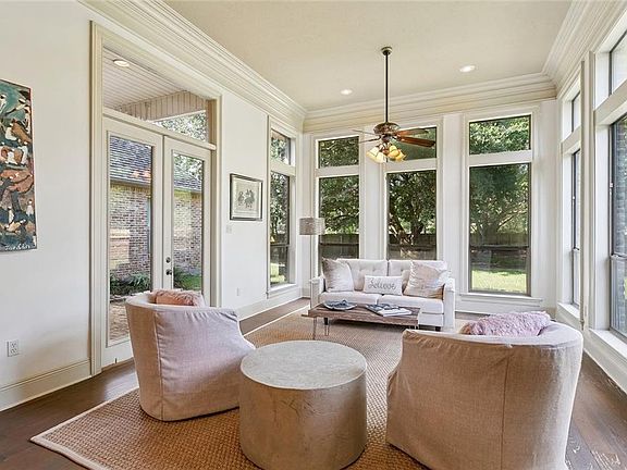 4th image of 160 Windermere Way