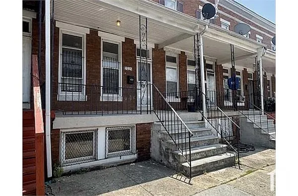 Building Photo - 2025 Kennedy Ave