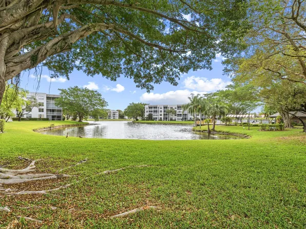9340 Lagoon Place #206, Davie, FL 33324